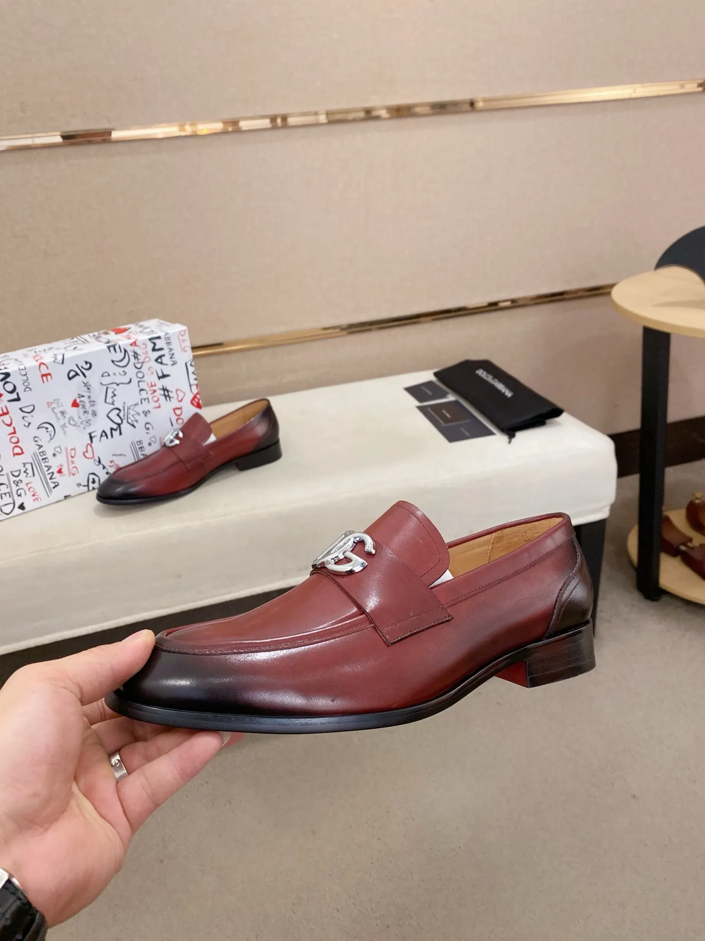 Men's clothing and shoes💰 520💰🌲DG top-notch🔍🔍men's new leather shoes🚹sold at the same time⚠The uppers are imported cowhide from Italy, the entire imported cowhide lining, and imported accessories💪💪, completely 1⃣️ vs. 1⃣️🇮🇹 💪💪, ⚠Sole: The original sole is specially provided by the original factory, the exclusive movable molded sole is super comfortable, ⚠Original factory follow-up goods, 🔍🔍high quality, can be entered and exited at will, welcome to compare ⚠Size number: 38-44. Can be customized 45 non-returnable